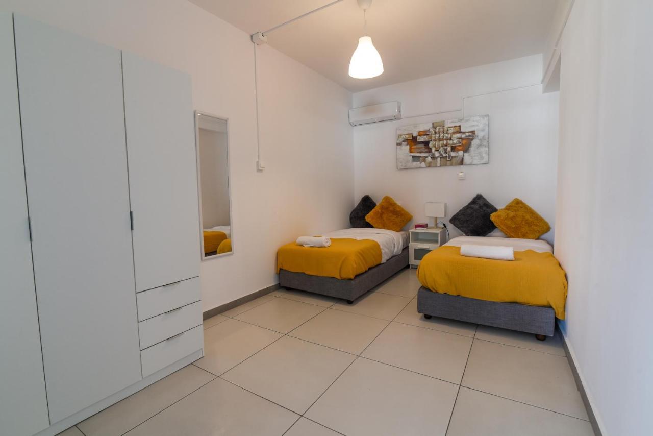 Jana'S 2-Br Apartment In Larnaca Bagian luar foto