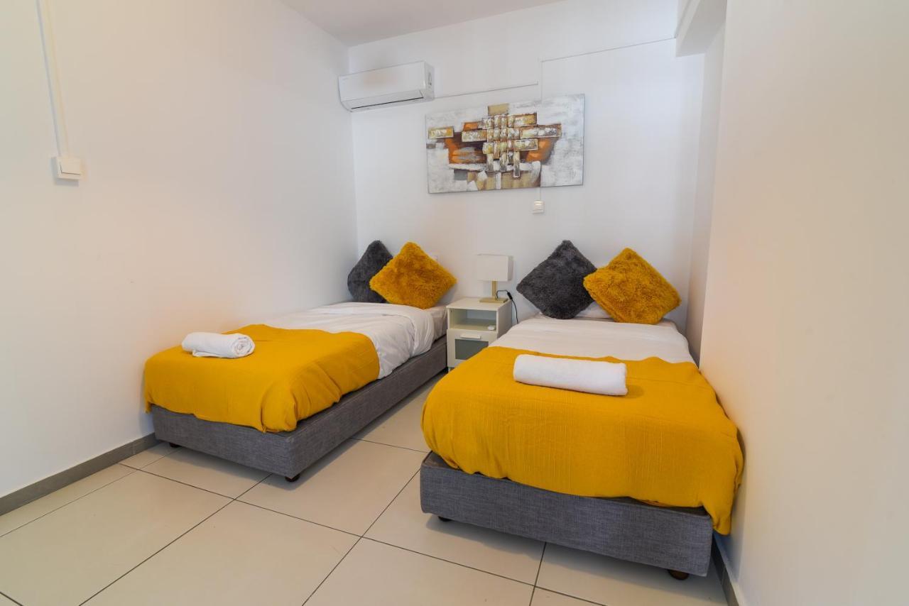 Jana'S 2-Br Apartment In Larnaca Bagian luar foto