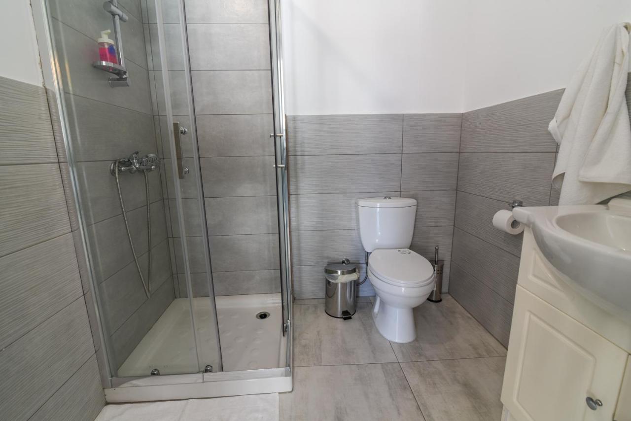 Jana'S 2-Br Apartment In Larnaca Bagian luar foto
